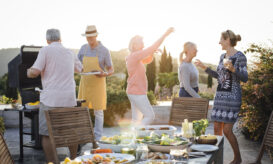 παρέα, BBQ, ήλιος