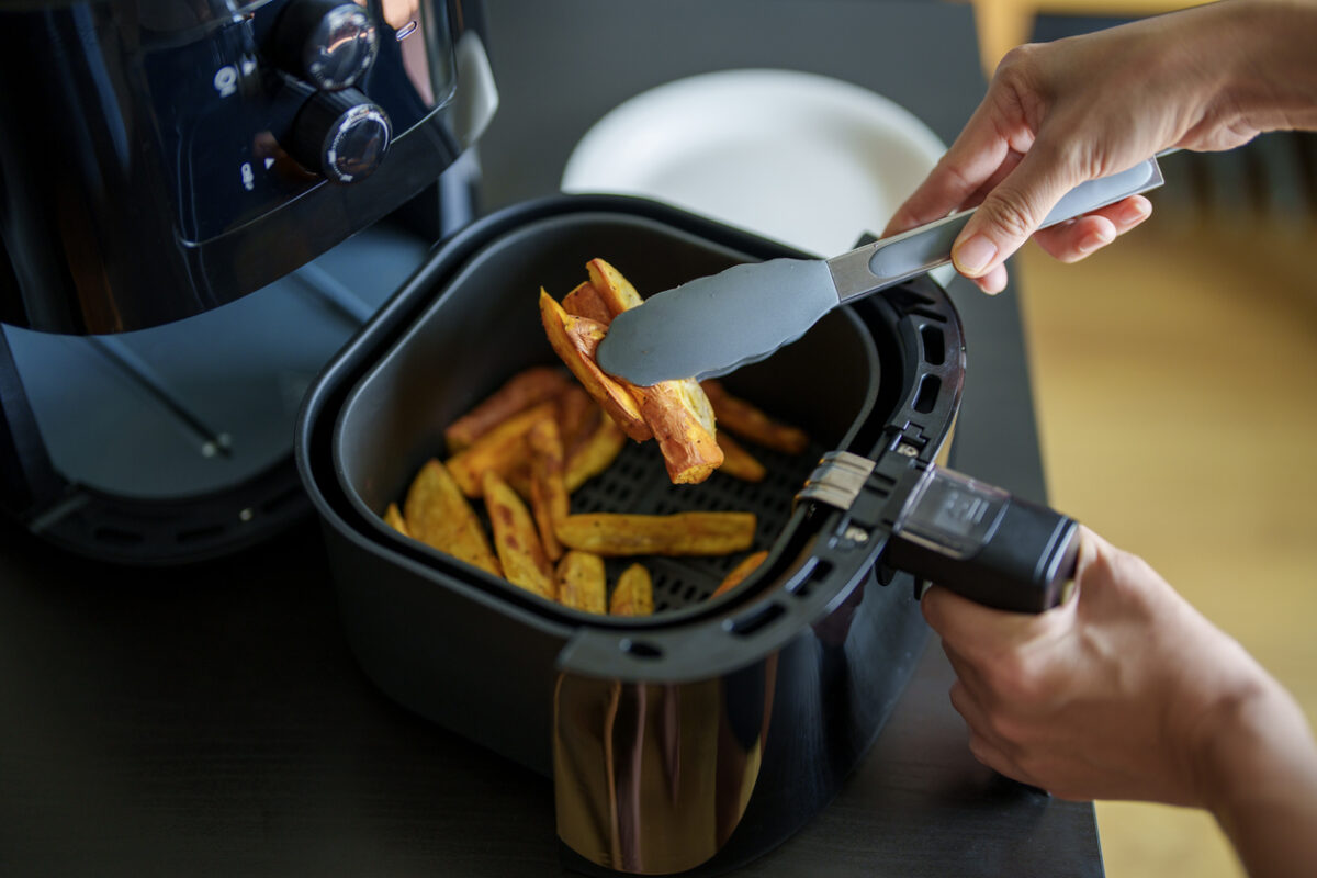 Η δημοτικότητα που γνωρίζουν τα air fryer δεν είναι τυχαία, καθώς πολλοί «ορκίζονται στο όνομά τους», σε ό,τι αφορά τα τηγανιτά